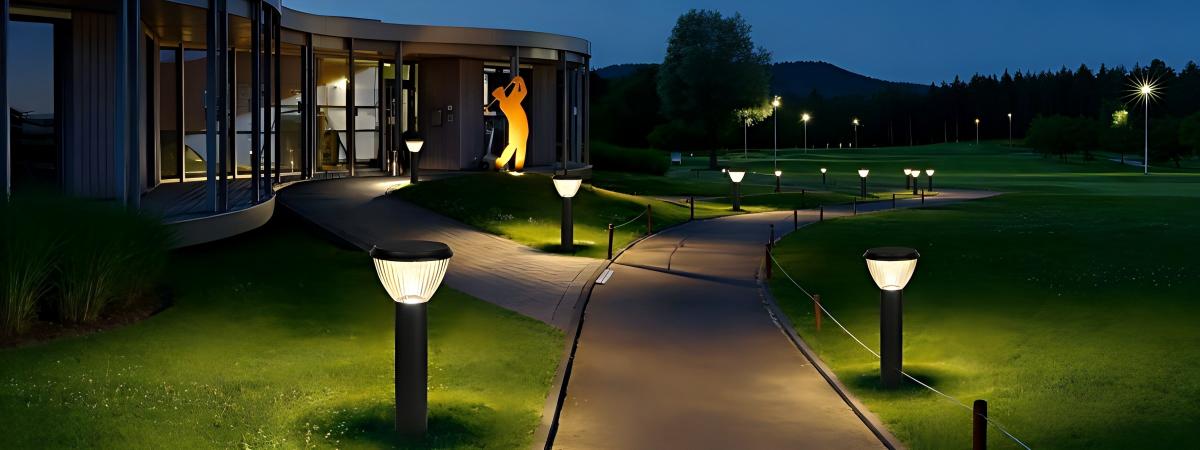 Heavy-duty IP65 waterproof commercial solar bollard light ZC-CPD series providing reliable pathway illumination during a rainstorm. چراغهای خورشیدی تجاری ضدآب IP65 سنگین سری ZC-CPD، روشنایی مطمئن مسیر را در هنگام طوفان باران فراهم میکند.