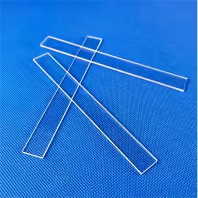 Rectangular ultra-thin transparent quartz plate factory Fábrica de placas de cuarzo transparente ultrafinas rectangulares.