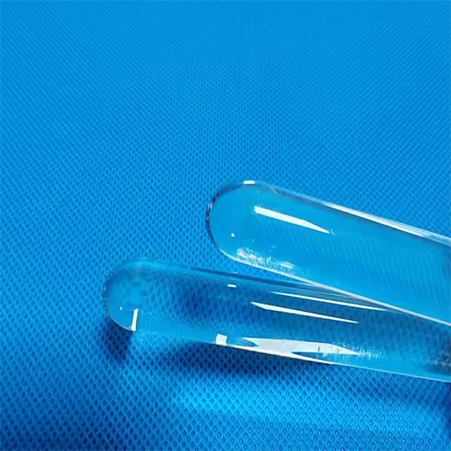 Transparent round bottomed quartz glass rod Varilla de cristal de cuarzo transparente de fondo redondo.
