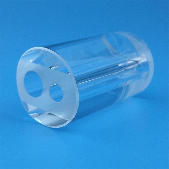 Corrosion resistant quartz tube in university laboratory Korrosionsbeständiges Quarzrohr im Universitätslabor