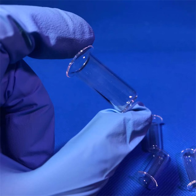 Kundenspezifisches Quarzglasrohr mit kleiner Kappe