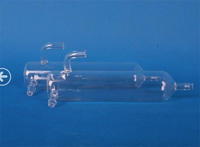 Application of high temperature resistant quartz glass tube in electronics industry Aplicación de tubo de vidrio de cuarzo resistente a altas temperaturas en la industria electrónica.