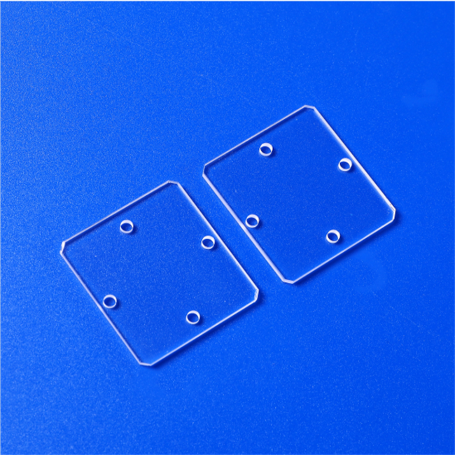 Slotted and drilled quartz glass plate Geschlitzte und gebohrte Quarzglasplatte
