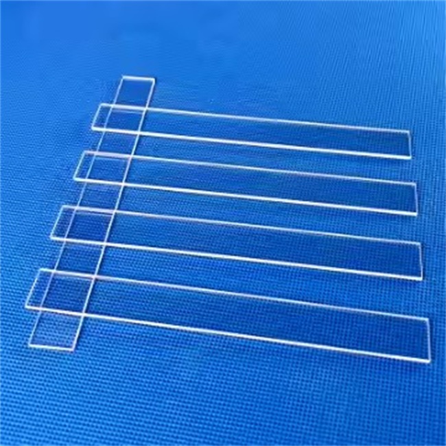 Manufacturer of rectangular ultra-thin transparent quartz plate Fabricante de placa rectangular de cuarzo transparente ultrafina.