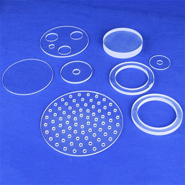 Transparent perforated Uv fused silica glass plate Transparente perforierte UV-Quarzglasplatte