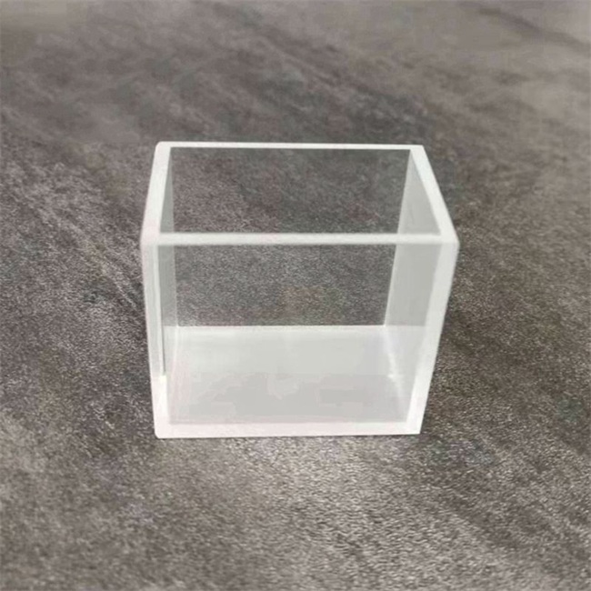 High-purity quartz cuvettes Hochreine Quarzküvetten
