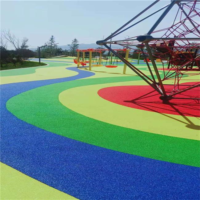 Green EPDM rubber granules حبيبات مطاطية EPDM باللون الأخضر