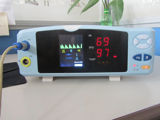 Hochwertiges heißes Verkaufs-HP-T-Tisch-Pulsoximeter-Gerät mit günstigem Preis