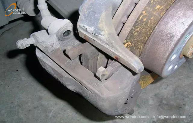 changing the brake pads (3)