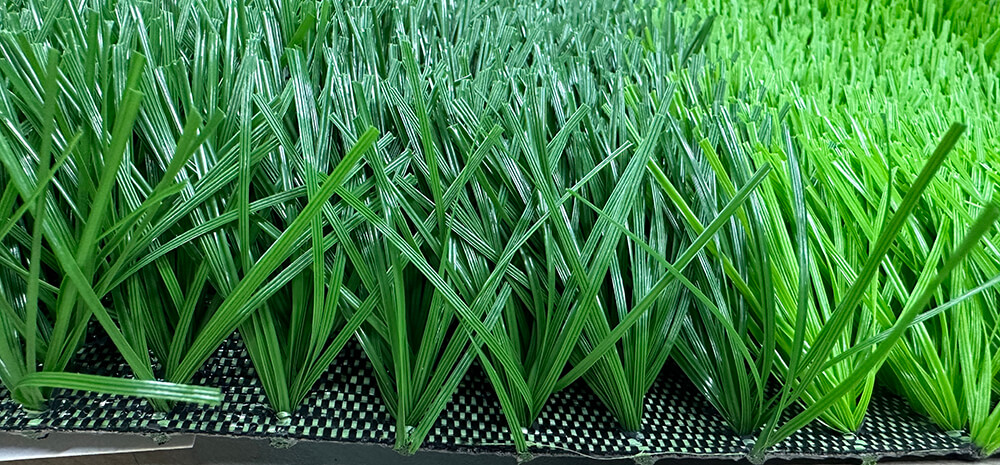 rangi ya oliva inajaza nyasi za mpira wa miguu