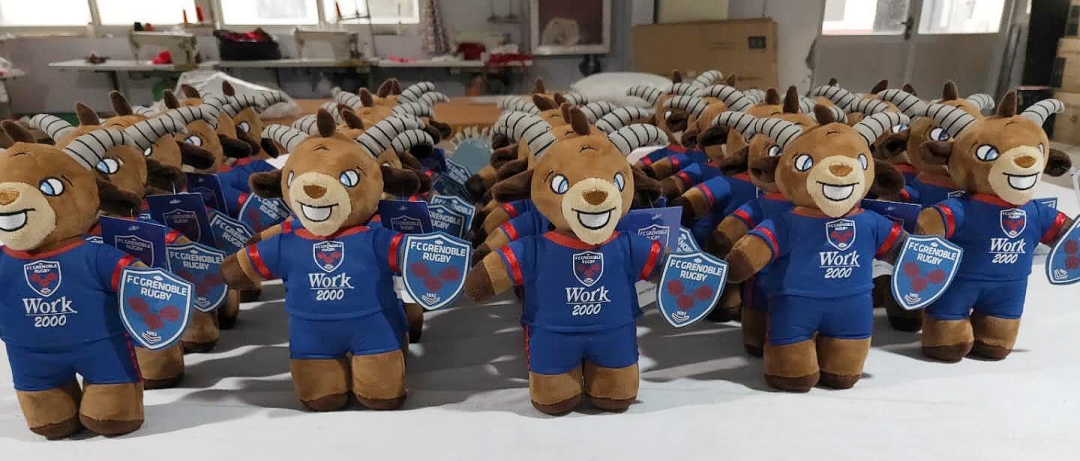 Giocattolo peluche di capra (2)