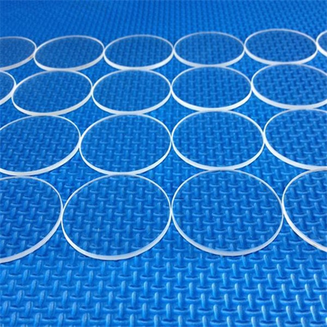 Ultrad&uuml;nne, hochtemperaturbest&auml;ndige, transparente Quarzglasplatte