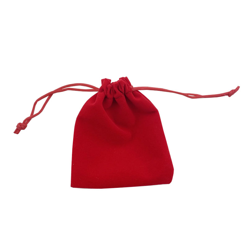 kantong beludru merah