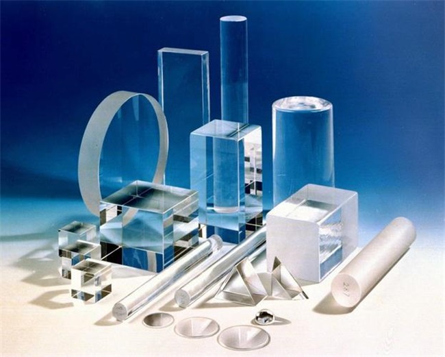 Effect of Temperature Factors on Crystallization of Quartz Glass Einfluss von Temperaturfaktoren auf die Kristallisation von Quarzglas