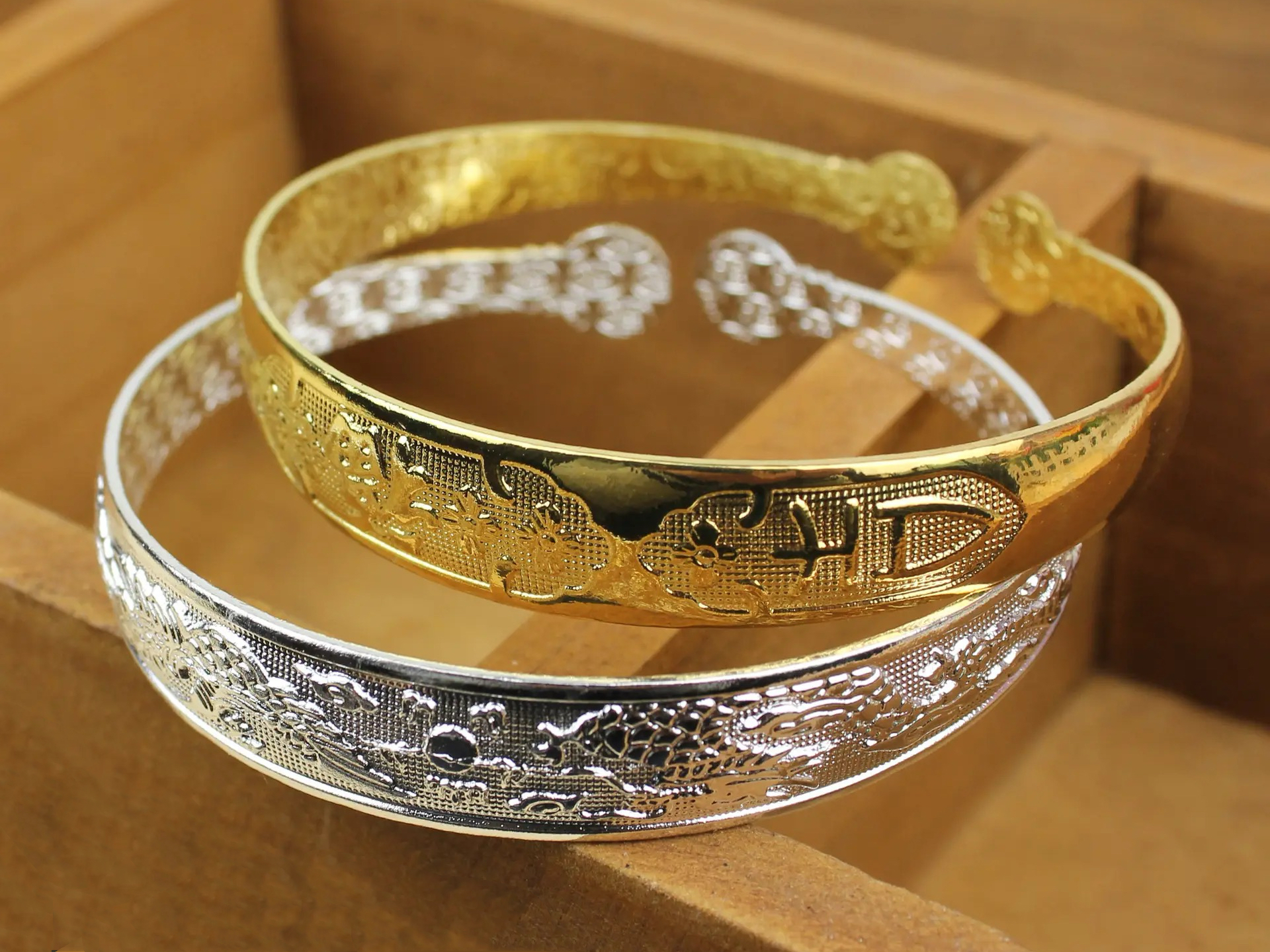 Polieren von Armb&auml;ndern