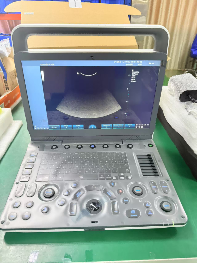 Pošiljka prenosnega barvnega Dopplerjevega ultrazvoka v Angolo