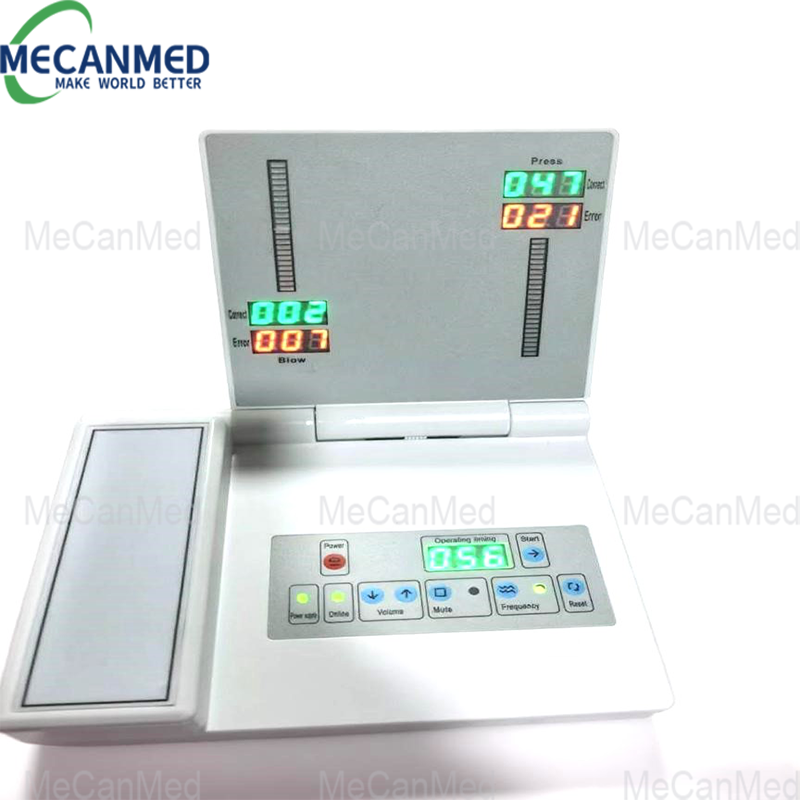 MECANMED 개 소생술 모델용 전자 컨트롤러로, 버튼, 누르기/타격 횟수 표시 및 오류 감지 표시기가 포함되어 있습니다.