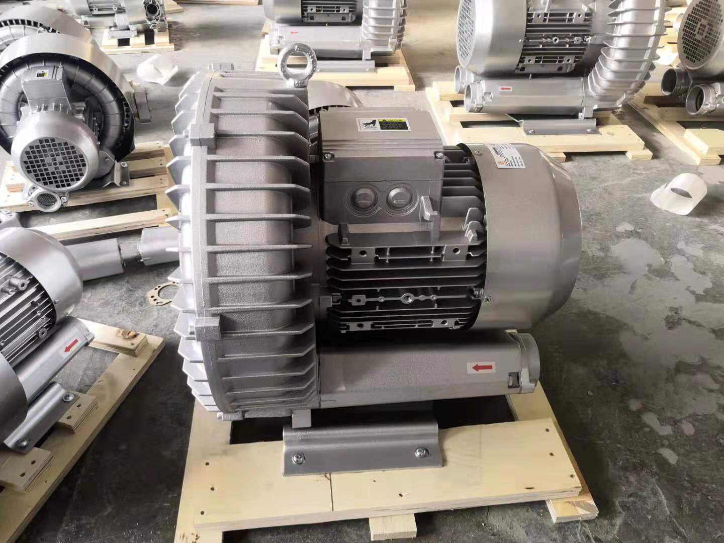 Dereike Blower1