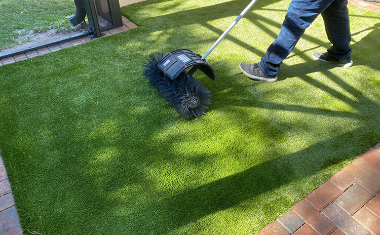 Napi karbantart&aacute;si tippek a szabadt&eacute;ri hamis p&aacute;zsithoz kuty&aacute;k sz&aacute;m&aacute;ra