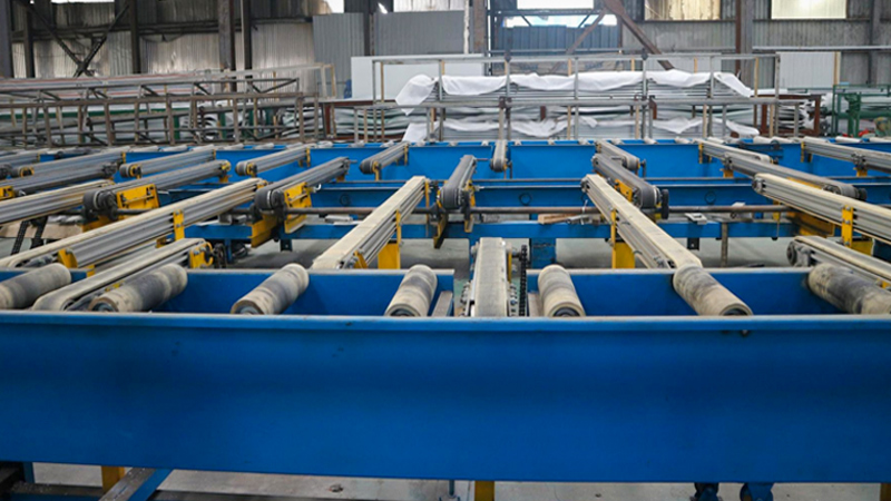 fabbrica di profili in alluminio estruso