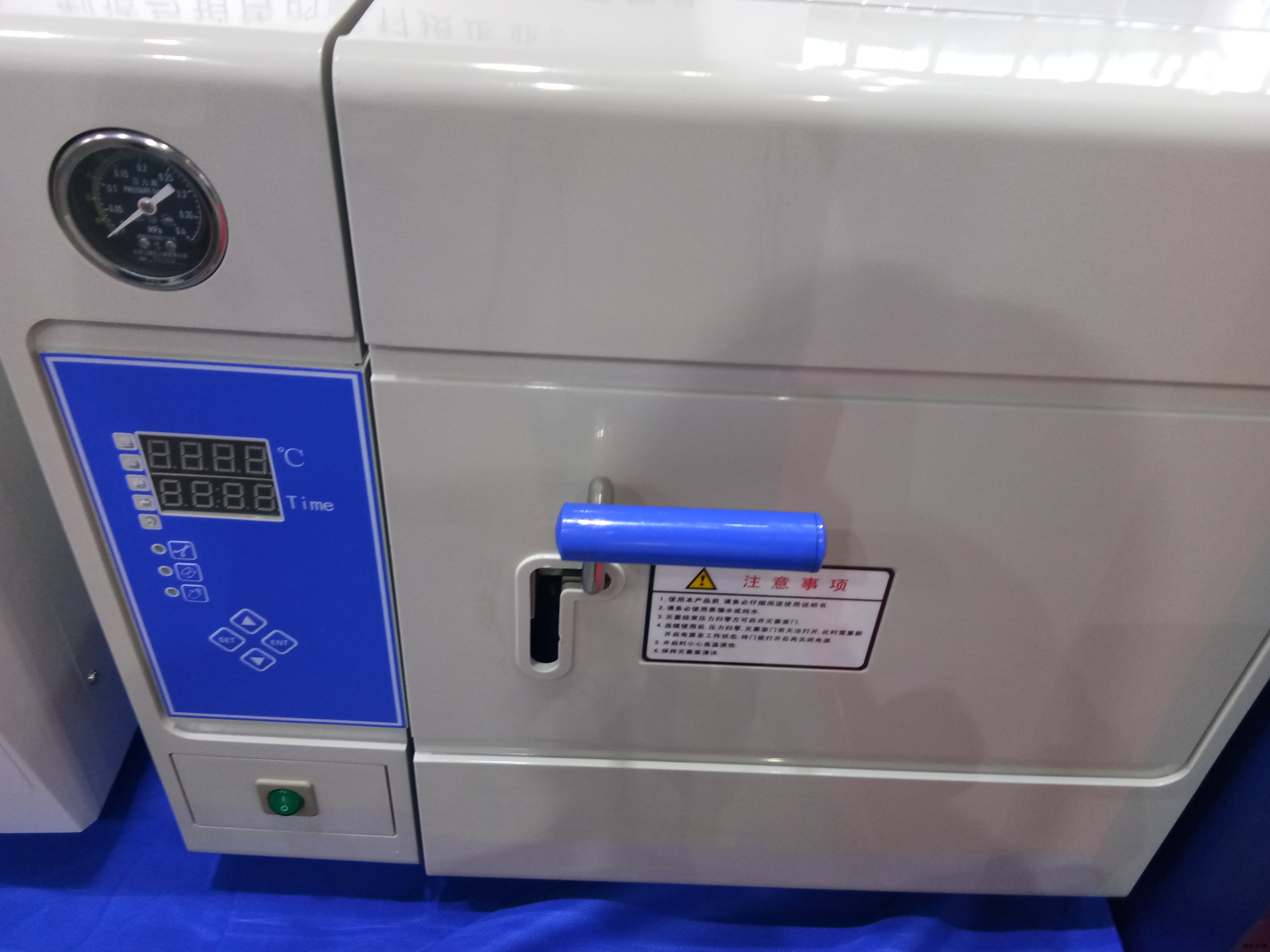 Stérilisateur à vapeur d'autoclave à haute pression automatique de dessus de table portatif médical de HTS-50D