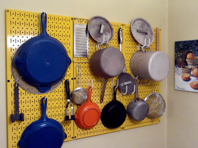 espositore-cucina-in-metallo-forato