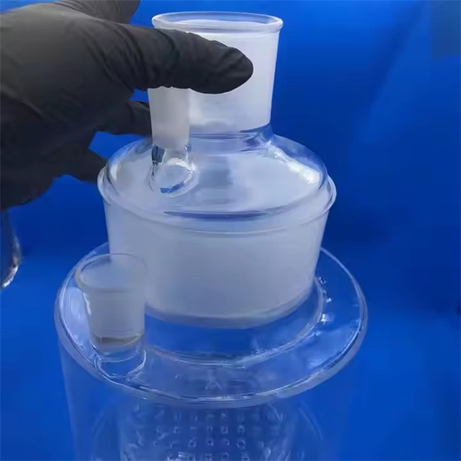 Laborchemisches Analyseexperiment Quarztiegel
