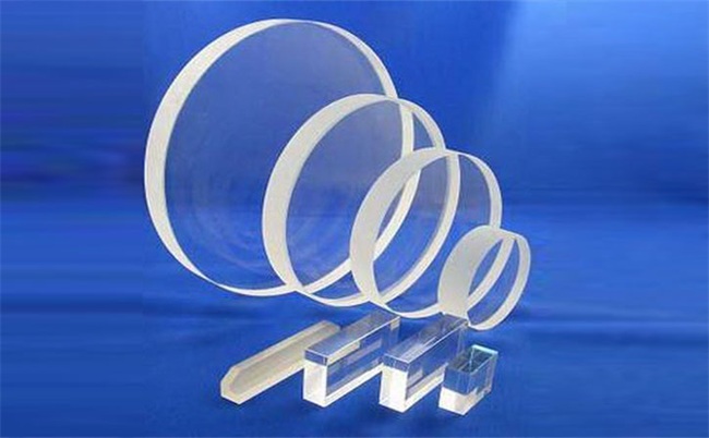 石英板の透明度はどのくらいですか