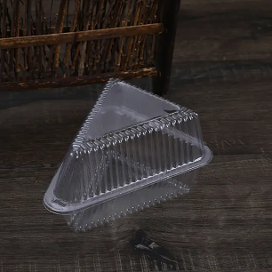 Dreieckige, transparente Kuchenbox aus PET