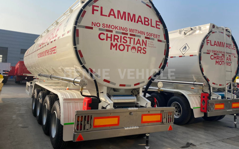 Remorque citerne de carburant &agrave; 4 essieux