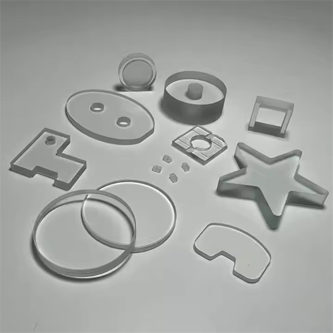 Diff&eacute;rentes formes de plaques de verre de quartz optique poli