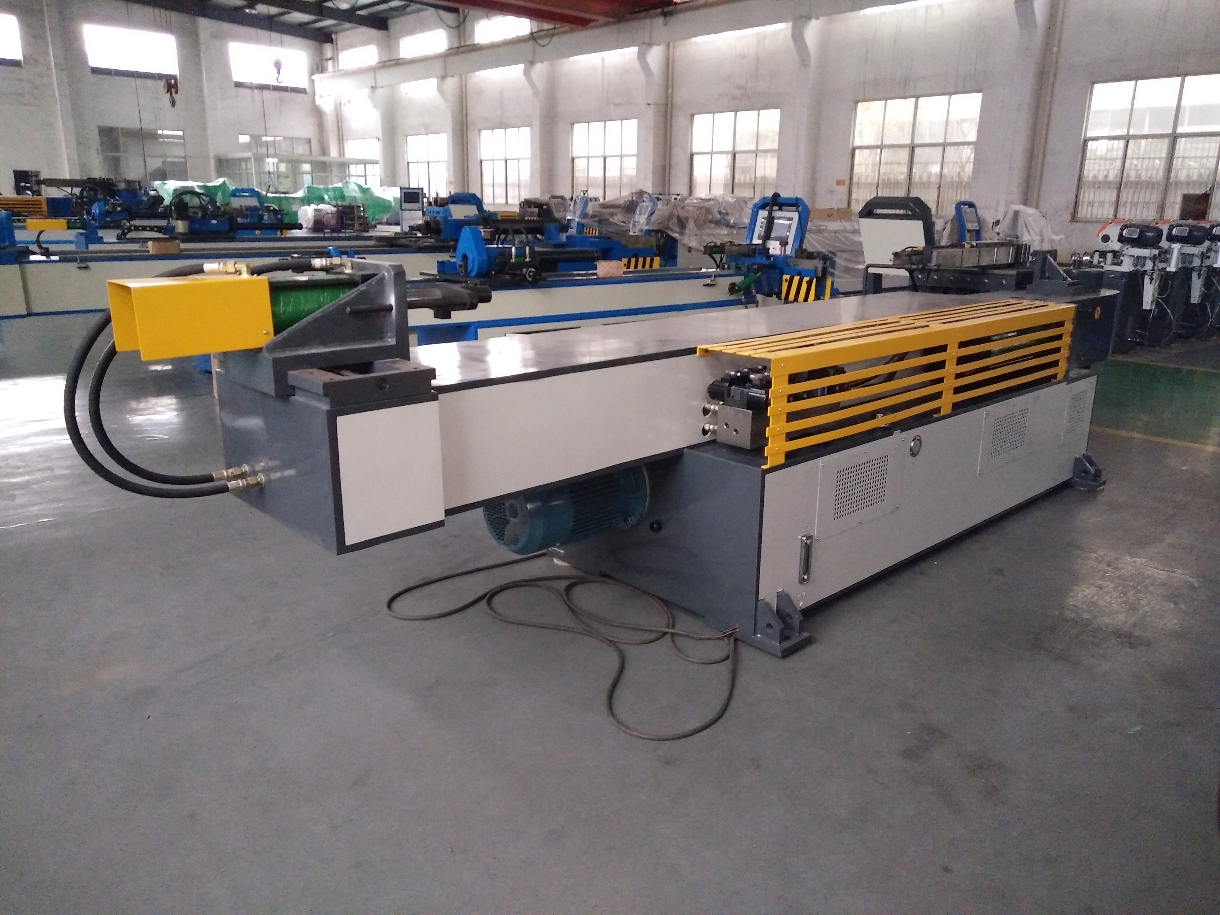 CNC pipe bending machine