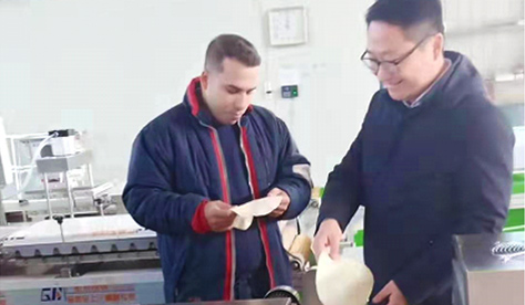 Tailandia El cliente pidió la máquina para hacer tortillas PLC.