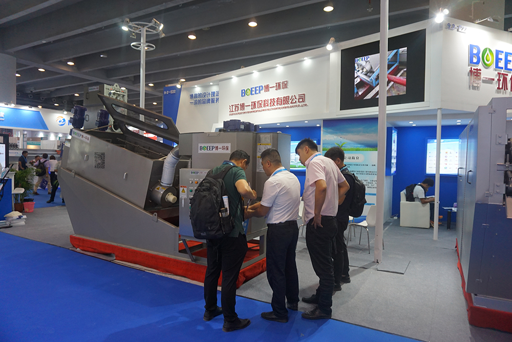 スクリュー型スラッジ脱水機