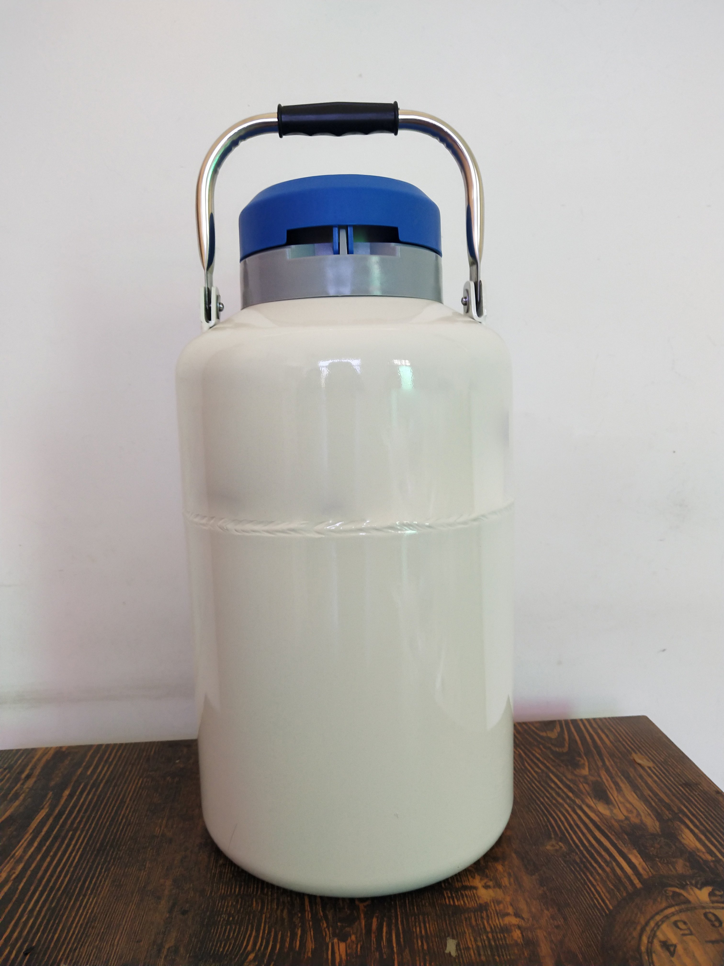  Liquid Nitrogen container
