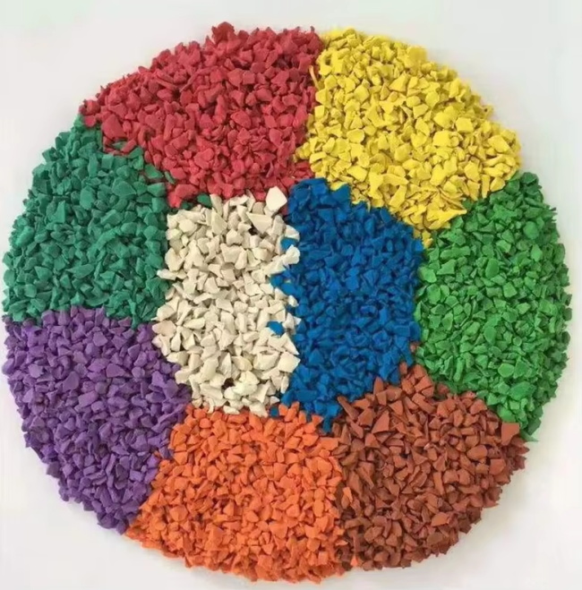 Gr&acirc;nulos coloridos de EPDM projetados especificamente para pisos de jardins de inf&acirc;ncia